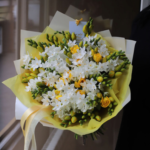 Daffodils with Freesia -  Размер M 