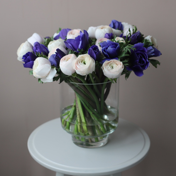 Anemone with Ranunculus in a vase Anemone with Ranunculus in a vase - Размер M