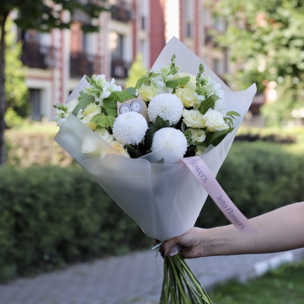 Bouquet for student "The mystery of the third planet" - Размер S