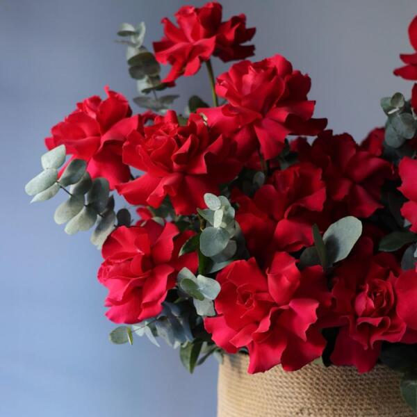 Basket of roses "Raspberry sherbet" - Размер M