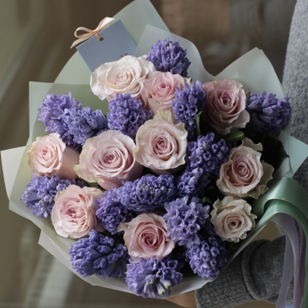 Simple Roses with Hyacinthus - Размер S