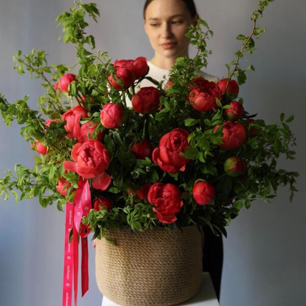 Basket of bright Peonies - Размер M