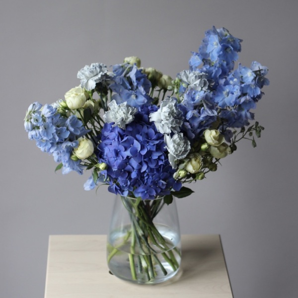 Blue bouquet in a vase - Размер M (ваза может отличаться)