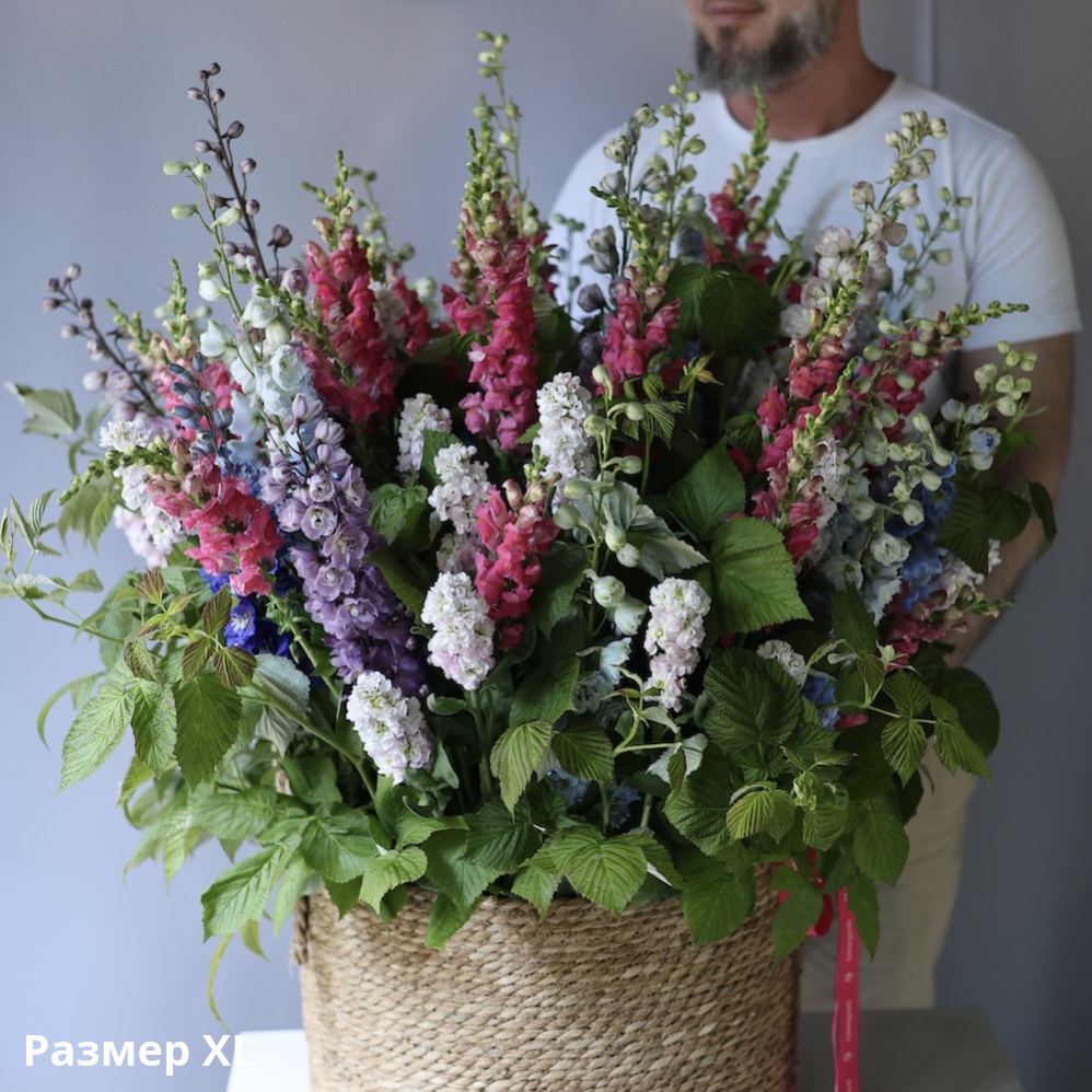High field flowers in a basket High field flowers in a basket -  Размер XL