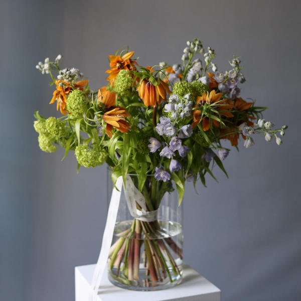 A bouquet of viburnum, delphinium and fritillary - Размер L ( в вазе )