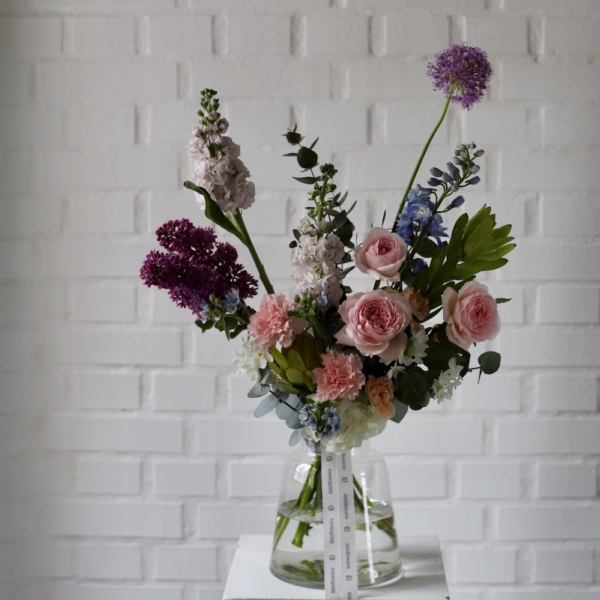 Spring bouquet in a vase - Размер M