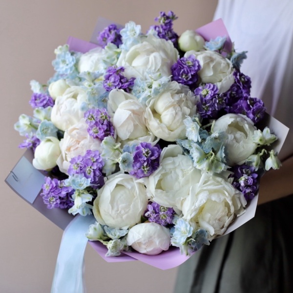 Peony with Delphinium and Stock - Размер L