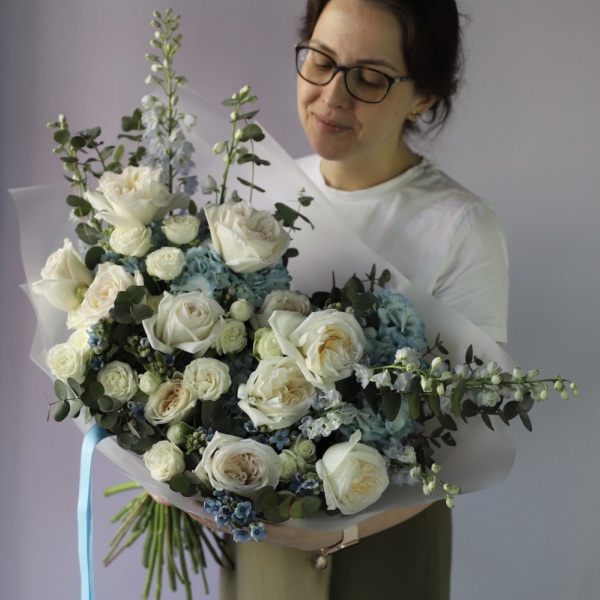 Sky-blue signature bouquet -  Размер M 