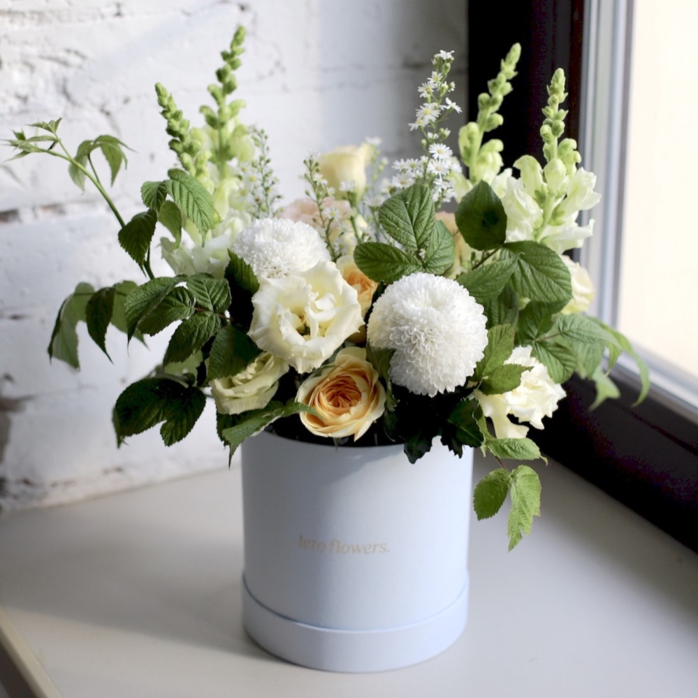 Букет "Тайна третьей планеты" в шляпной коробке Букет "Тайна третьей планеты" в шляпной коробке