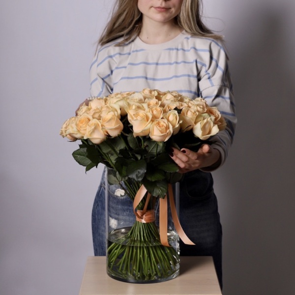Roses in a vase - 59 роз