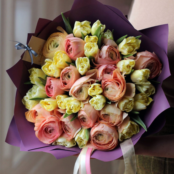 Ranunculus with Tulip - Размер M