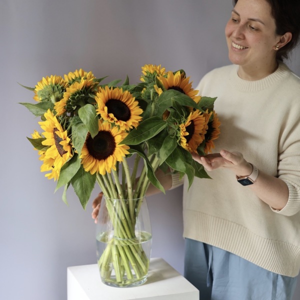 Sunflowers in a vase - 19 подсолнухов