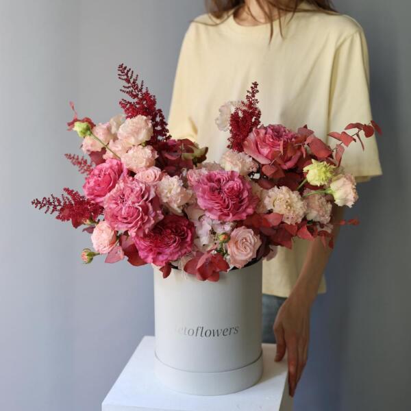 Surprise on a florisit taste in a hat box, bright - Размер M