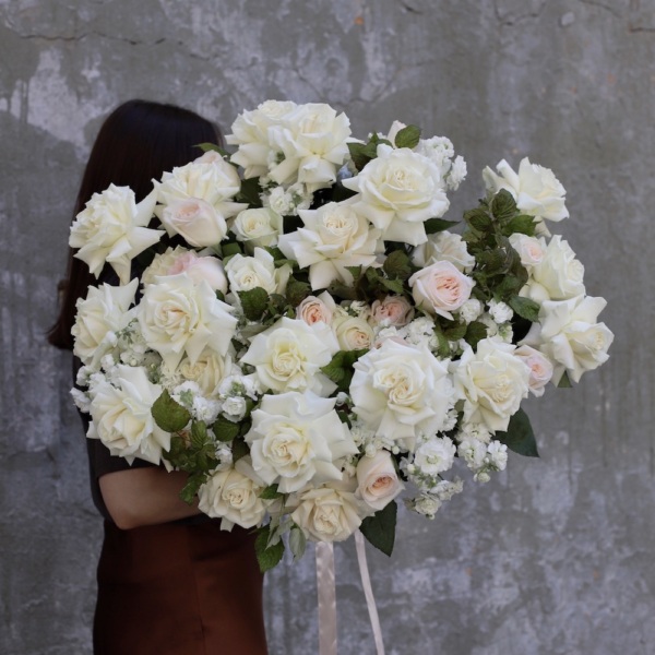 Creamy white signature bouquet -  Размер M 