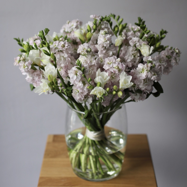 Stock with Freesia in a vase - Размер M 