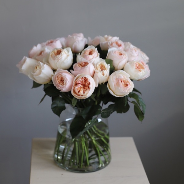 Garden Roses in a vase - 35 роз