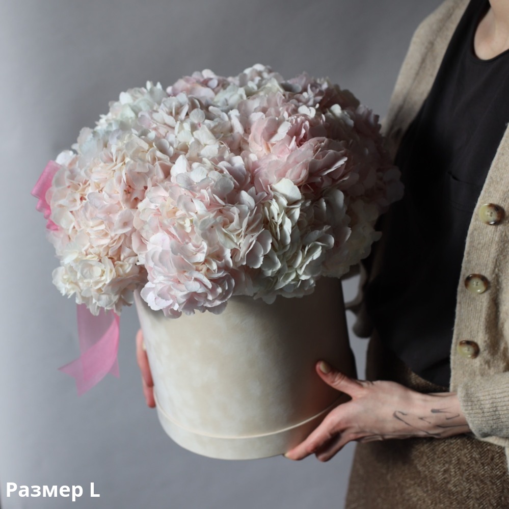 Colombian Hydrangeas in a hat box Colombian Hydrangeas in a hat box - Размер L