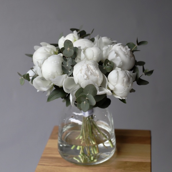 Gentle peonies in a vase - 9 пионов