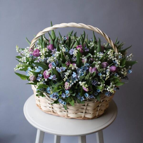Lily of the Valley and spring flowers in a basket - Размер 2XL