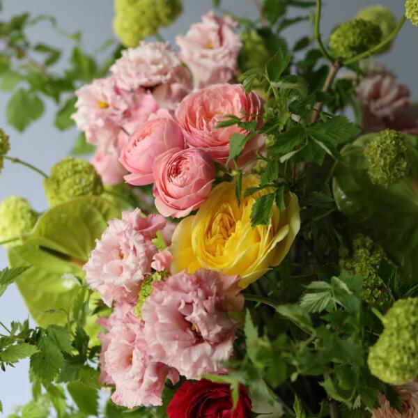 Spring signature basket