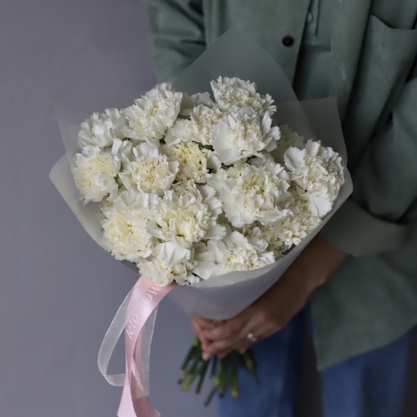 White Carnations -   19 гвоздик  