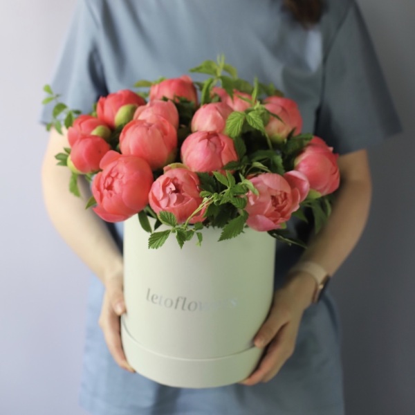 Coral Peonies in a hatbox - Размер S 