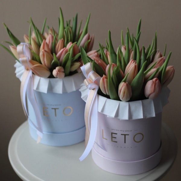 Tulips in a hat box - Размер S 