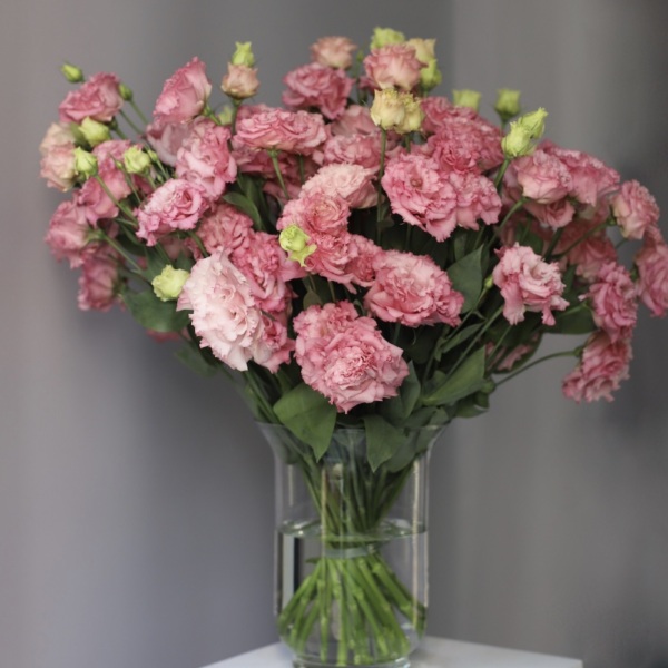 Lisianthus in a vase - 29 эустом 