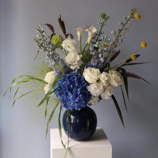 Blue bouquet in a vase - Размер L (ваза может отличаться)