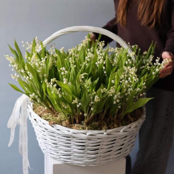 Lily of the Valley in a basket - 199 ландышей