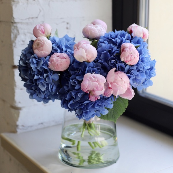 Hydrangea with Peony in a vase - Размер S