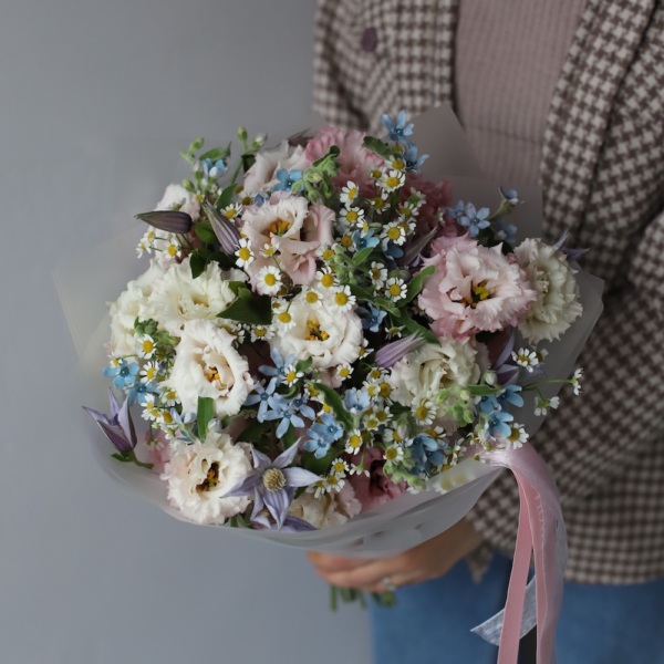 Lisiantus with Clematis, Oxypetalum and Chamomile Lisiantus with Clematis, Oxypetalum and Chamomile - Размер S
