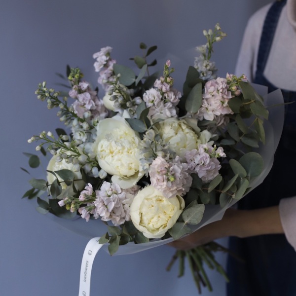 Peony with Delphinium and Stock - Размер S