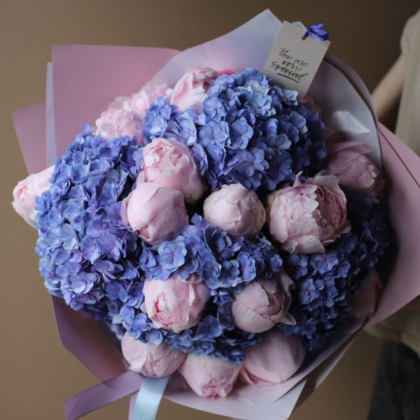 Peony with Hydrangea, bright - Размер между M и L