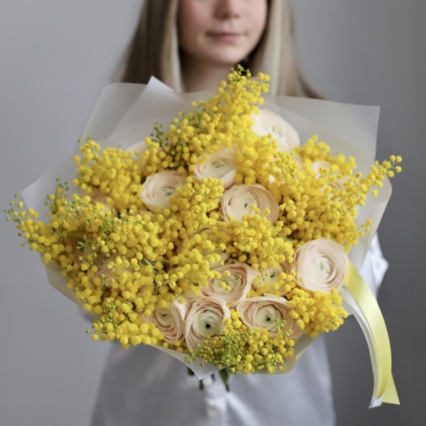 Mimosa with Ranunculus - Размер L 