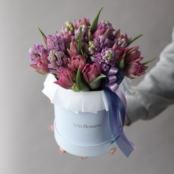 Tulip with Hyacinthus in a hat box - Размер S