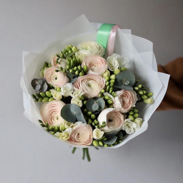 Ranunculus with Freesia - Размер S