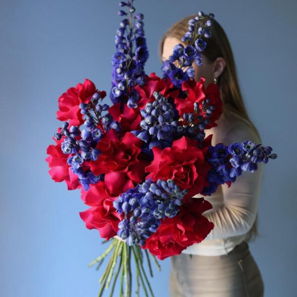 Bouquet of French Roses and Delphinium - Размер M