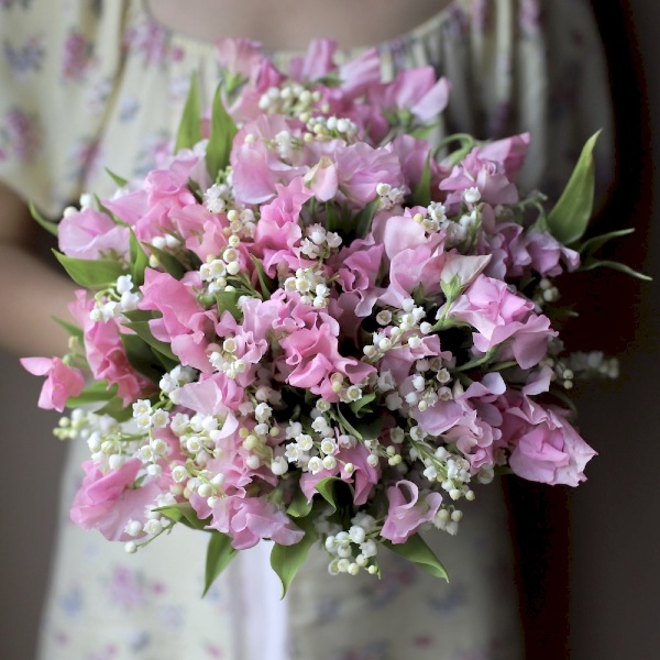 Bridal bouquet of Lilies of the Valley and Sweet Pea - Размер M