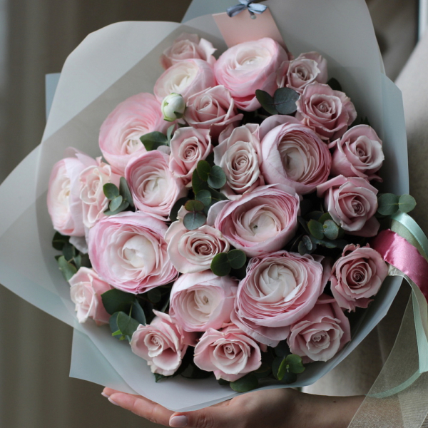 Ranunculus with Simple Roses - Размер S 