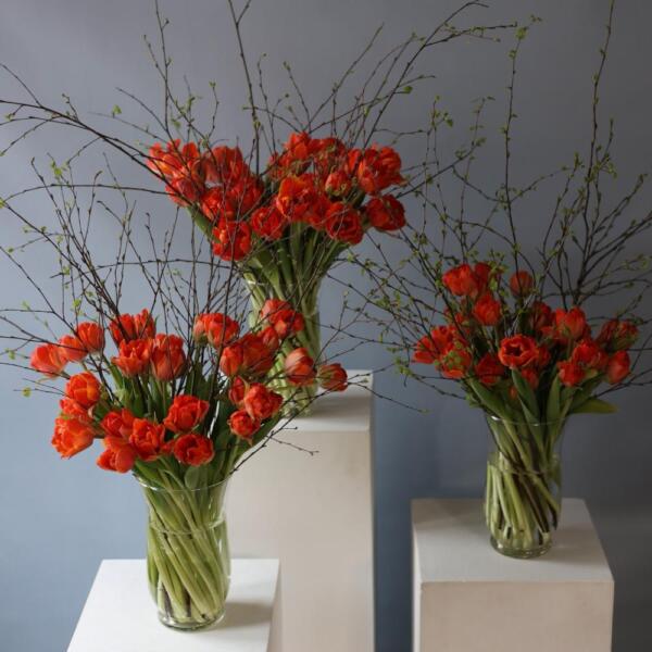 A bouquet of tulips and spring branches in a vase - Размер S
