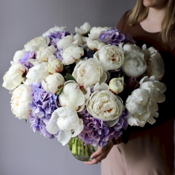 Hydrangea with Peony in a vase - Размер M 