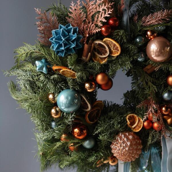Christmas wreath 'Blue orange' -  45-50 см