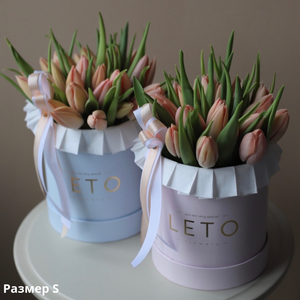 Tulips in a hat box Tulips in a hat box - Размер S