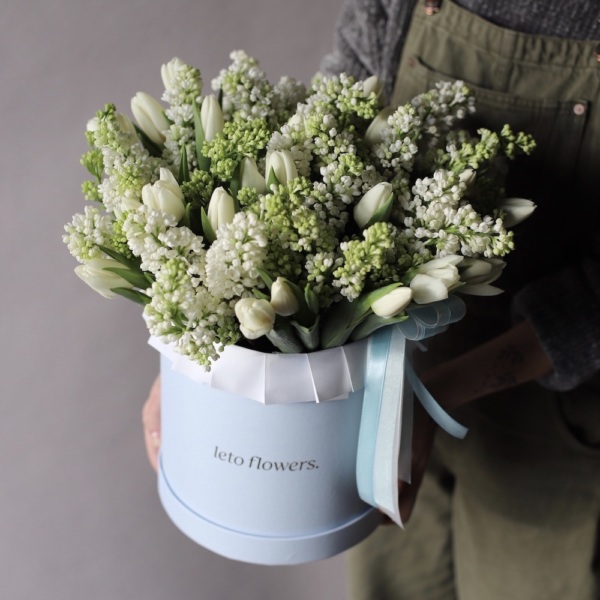 Tulips and Lilac in a hat box - Размер M