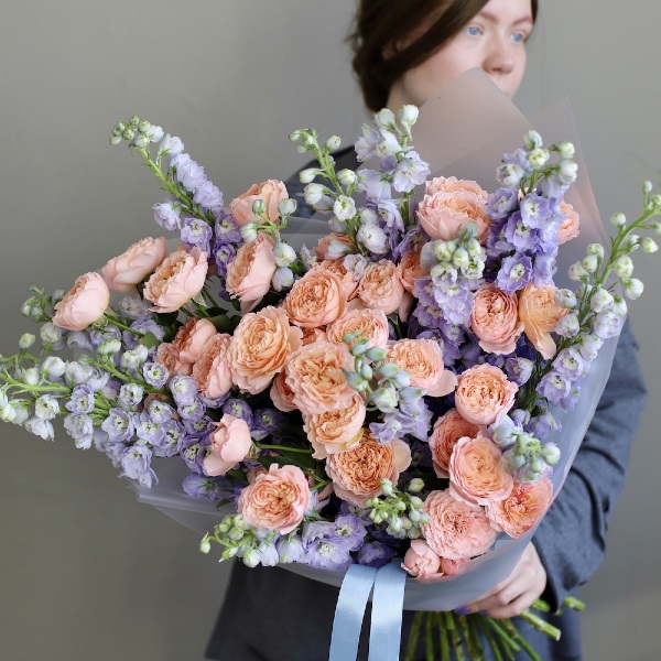 Spray garden Roses with Delphinium - Размер M 