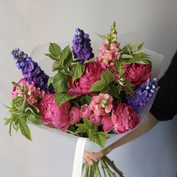Surprise on a florist taste, bright -  Размер L 