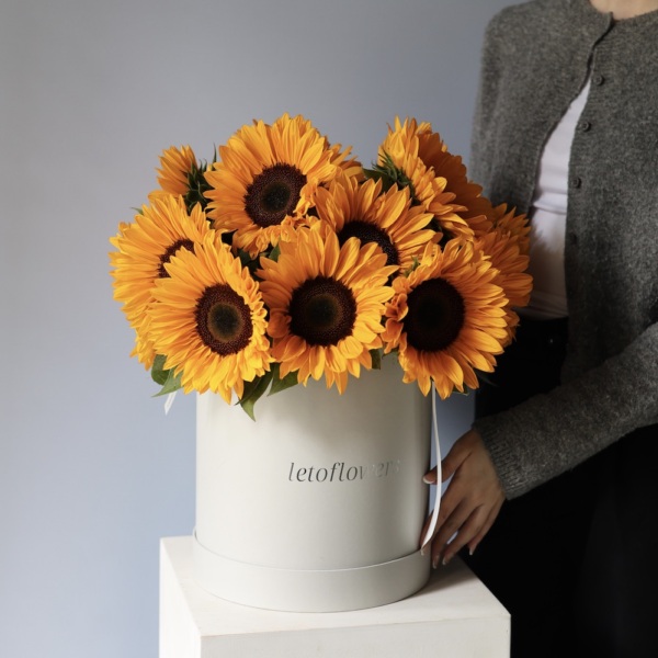 Sunflowers in a hat box - Размер L