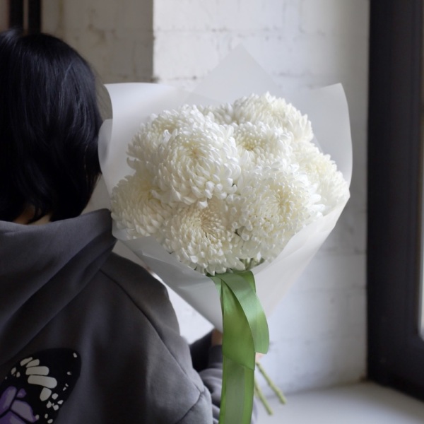 Large white Chrysanthemum - 9 хризантем