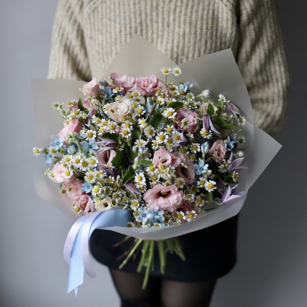 Lisiantus with Clematis, Oxypetalum and Daisies - Размер S